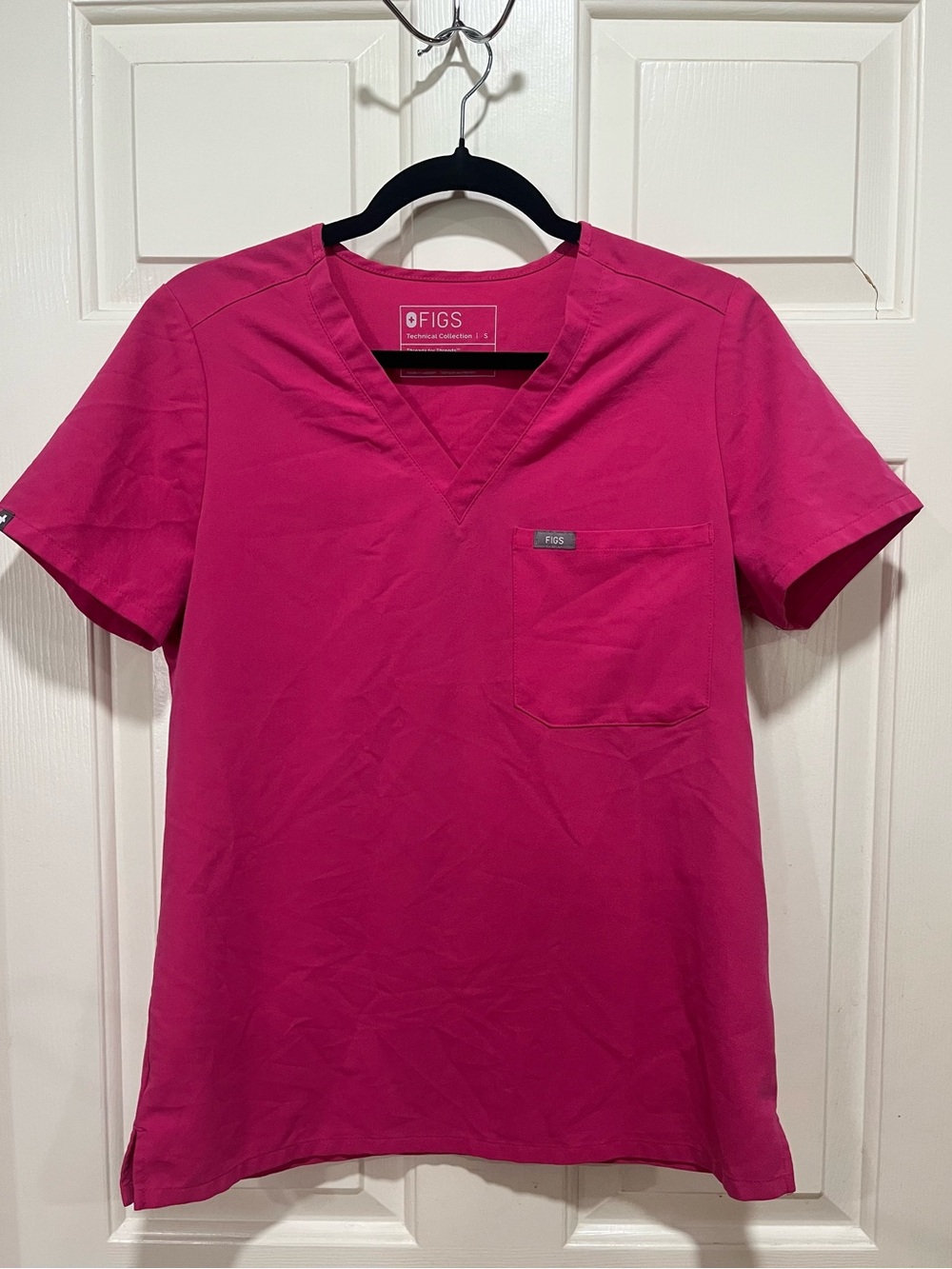 Figs Pink Raspberry Scrub Top and Zamora Jogget Pants in size SMALL - Picture 3 of 4
